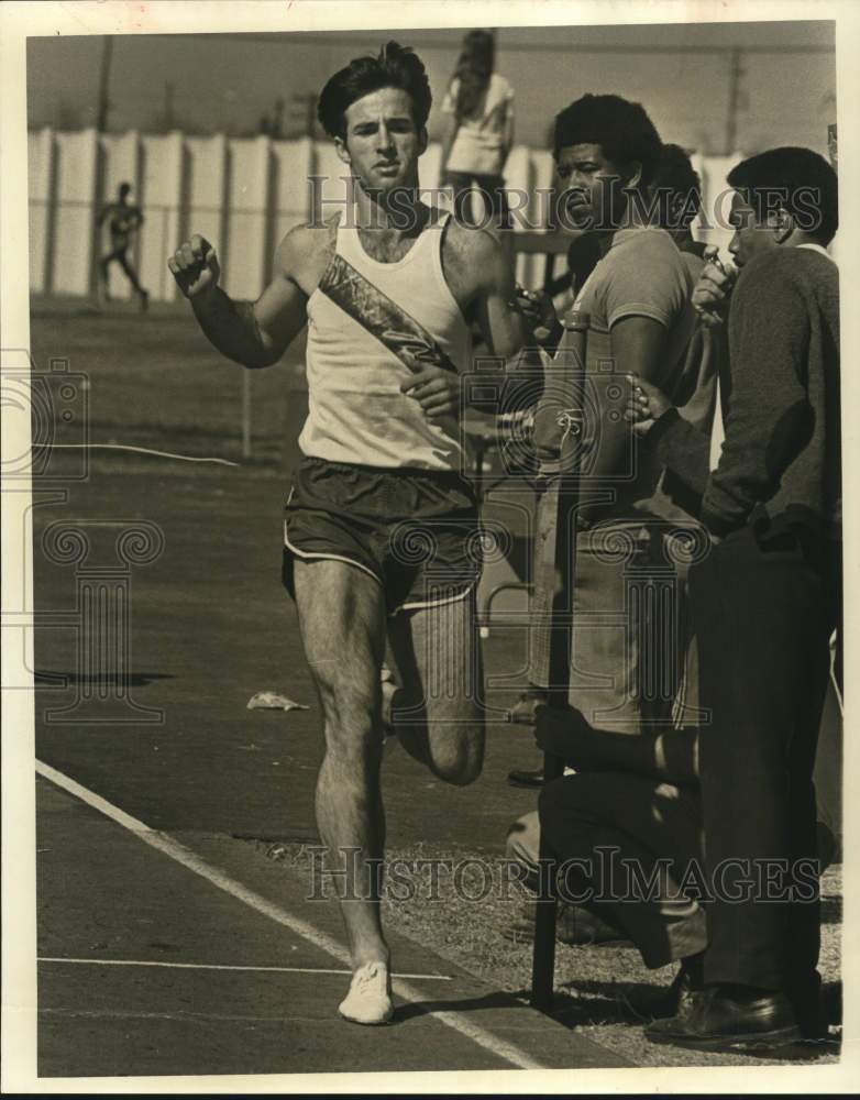 1971 Press Photo Pasadena track runner Will Hasson wins half-mile - hps20649- Historic Images