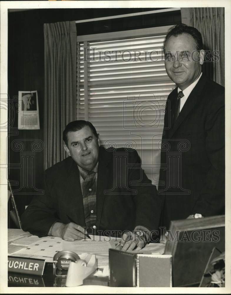 1969 Press Photo Auto racing executives Ed Hamblen and Lin Kuchler in Houston- Historic Images