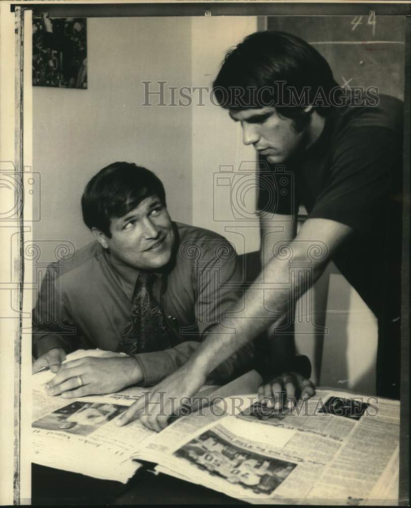 1971 Press Photo University of Tulsa Football Player Todd Starks & Bob Junko- Historic Images