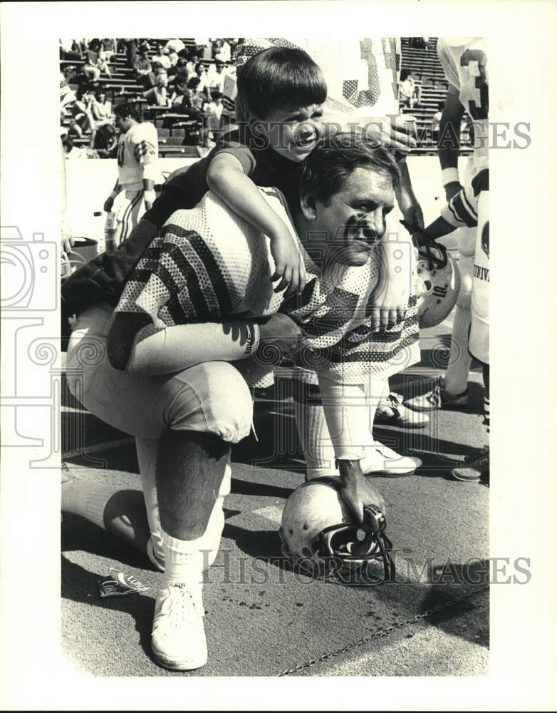 1983 Press Photo Rice Football Player John Kelly & Son J.J. Watch Game- Historic Images