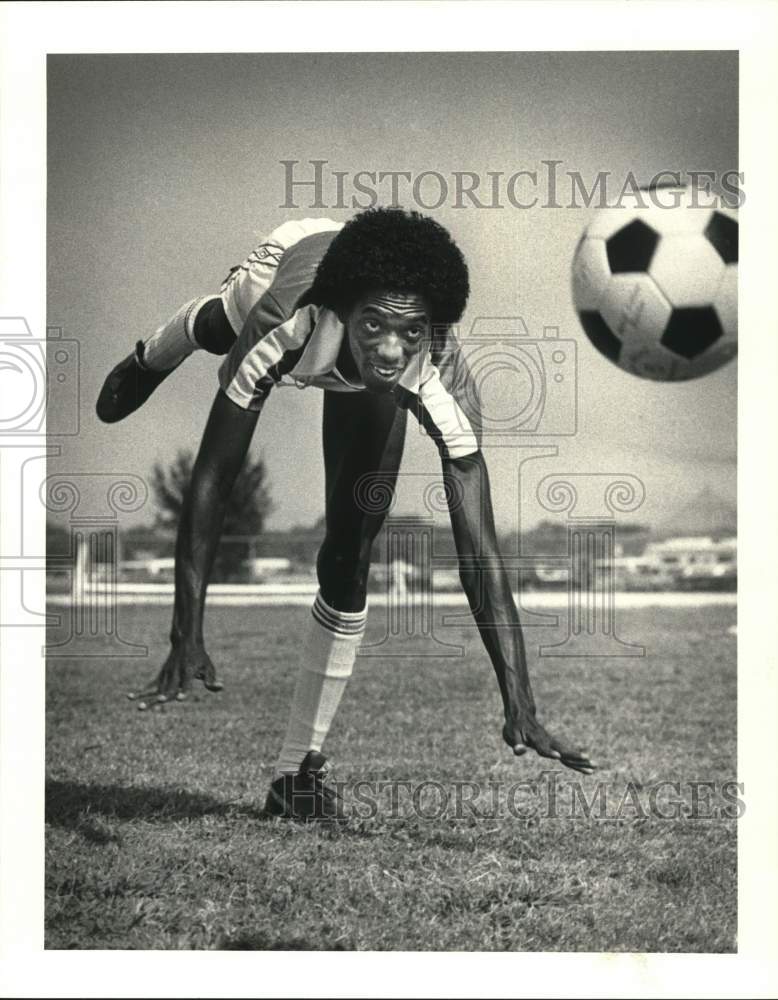 1982 Press Photo Houston Baptist University soccer player Mike Kyei - hps20871- Historic Images