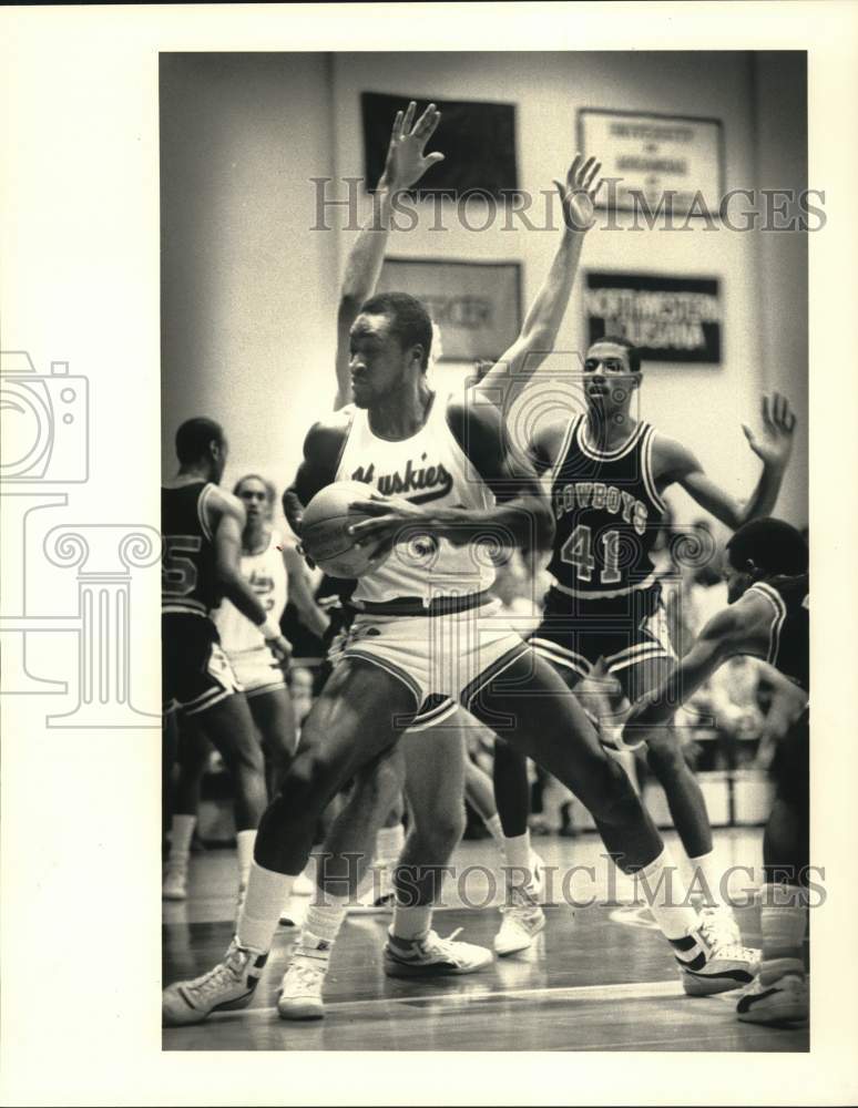 1983 Press Photo Houston Baptist and Oklahoma State play college basketball- Historic Images