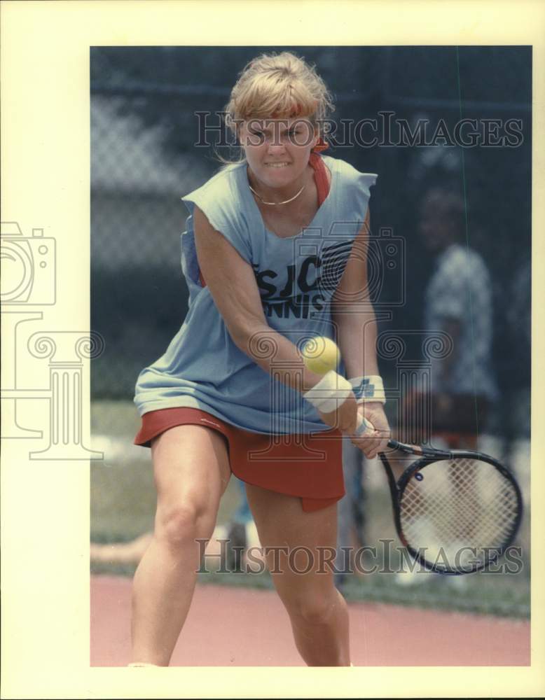 1988 Press Photo San Jacinto College Tennis Player Lisa Lewis, Pasadena, Texas- Historic Images