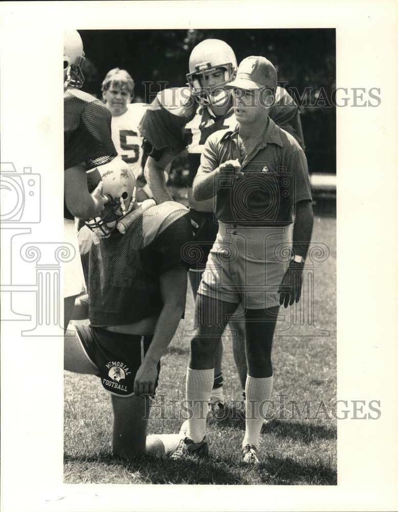 1983 Press Photo Memorial High School Football Coach &amp; Players at Practice- Historic Images