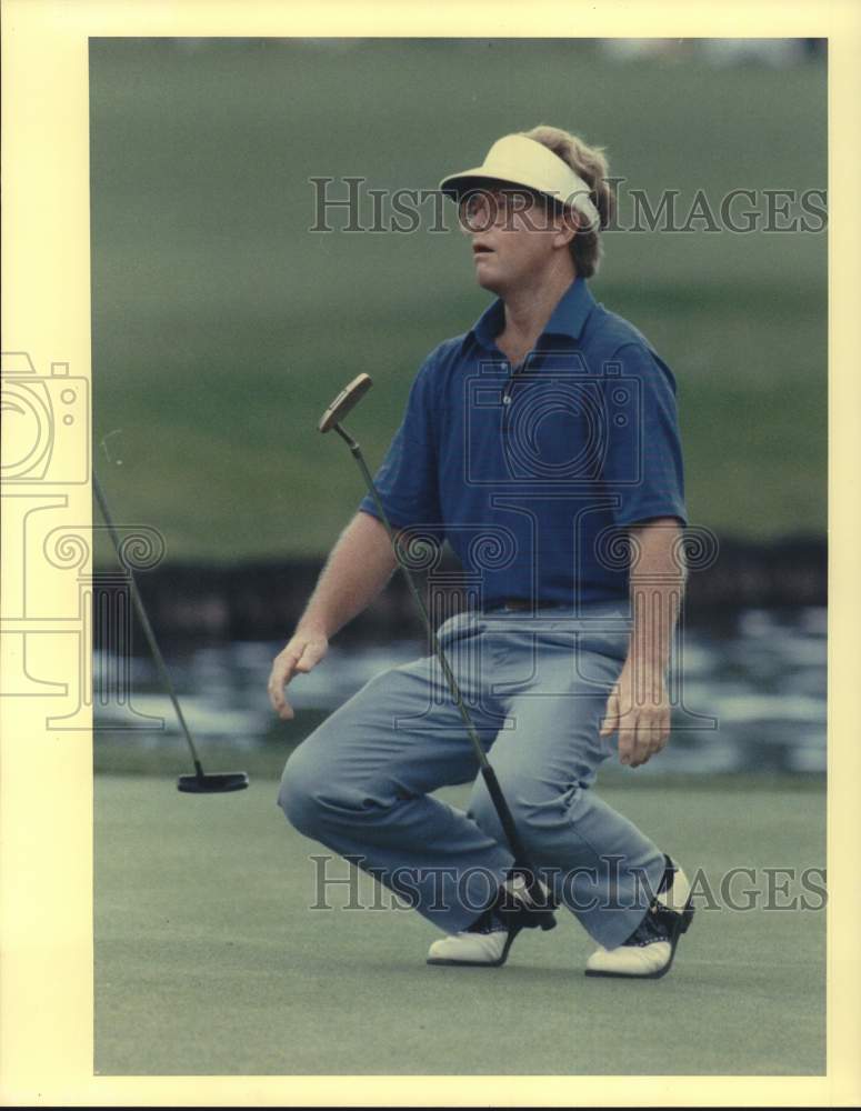 Press Photo Golfer Tom Kite reacts on a putting green - hps21085- Historic Images