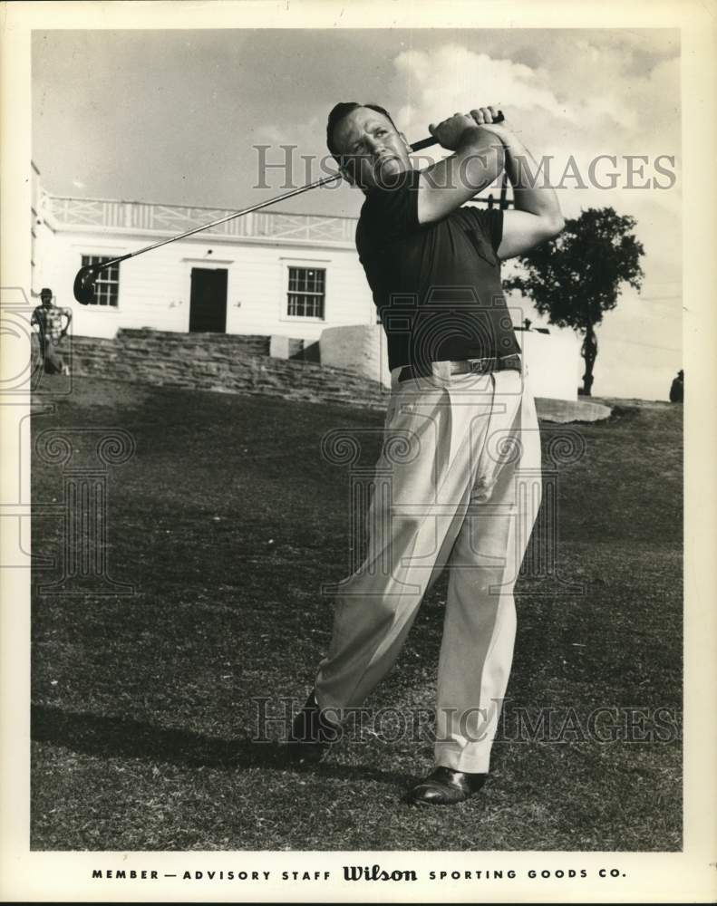 1959 Press Photo Golfer Chuck Klein Tees Off - hps21109- Historic Images