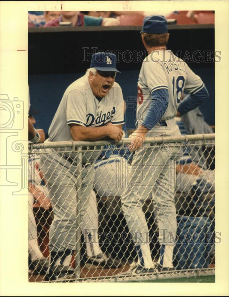 1988 Press Photo Los Angeles Dodgers Baseball Manager Tommy Lasorda Yawns- Historic Images
