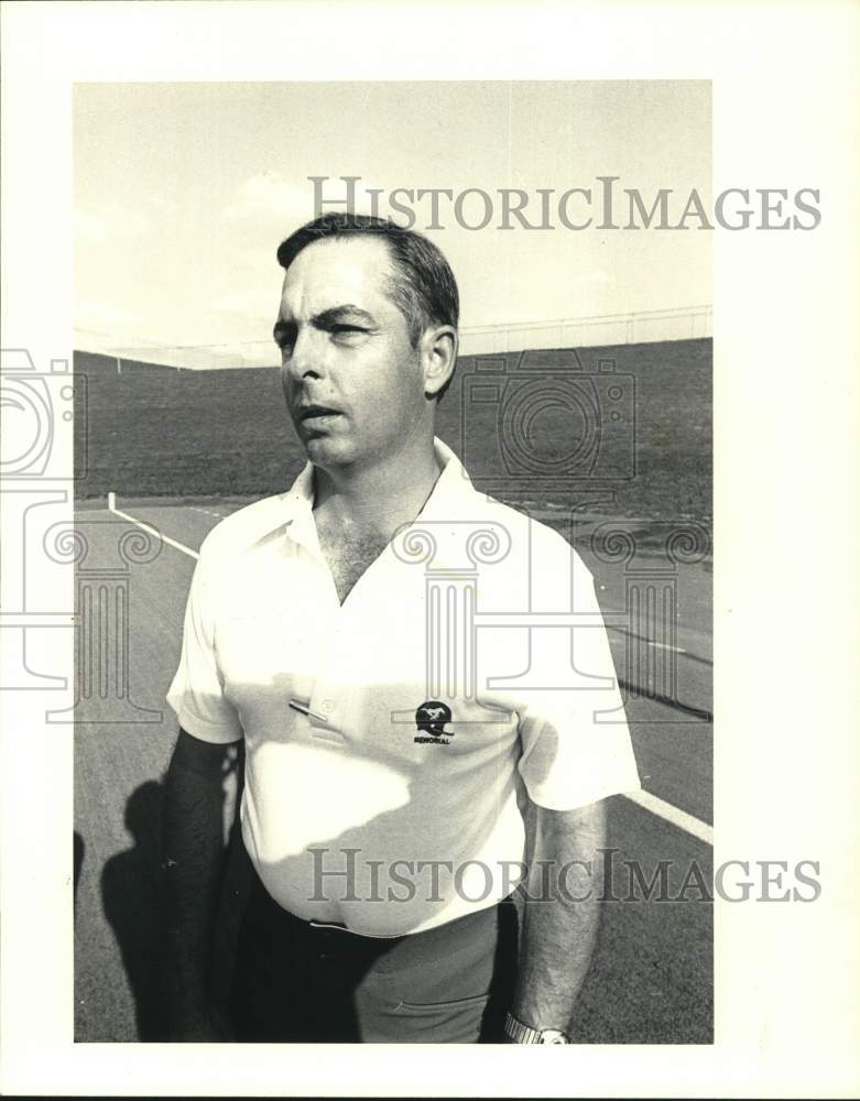 1980 Press Photo Memorial High School Football Coach Wayne Hooks - hps21240- Historic Images