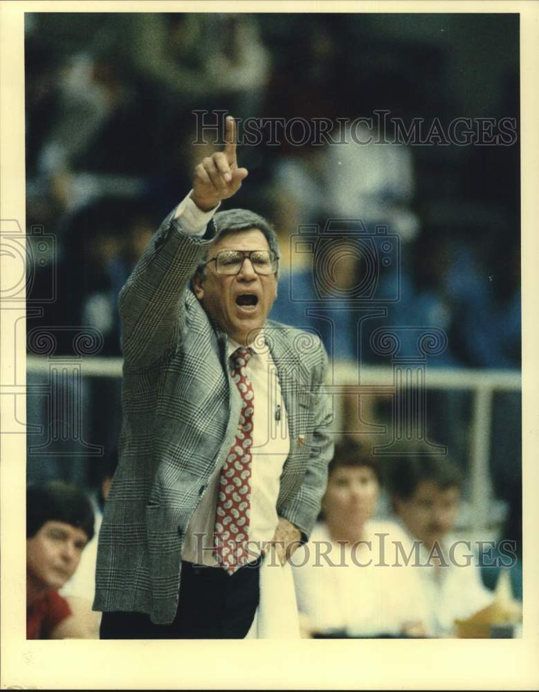 1989 Press Photo Clear Lake High School basketball coach Bill Krueger- Historic Images