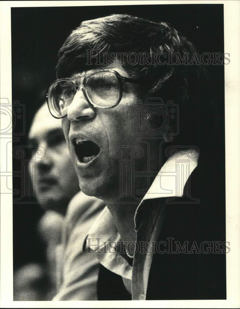 1981 Press Photo Clear Lake High School basketball coach Bill Krueger- Historic Images