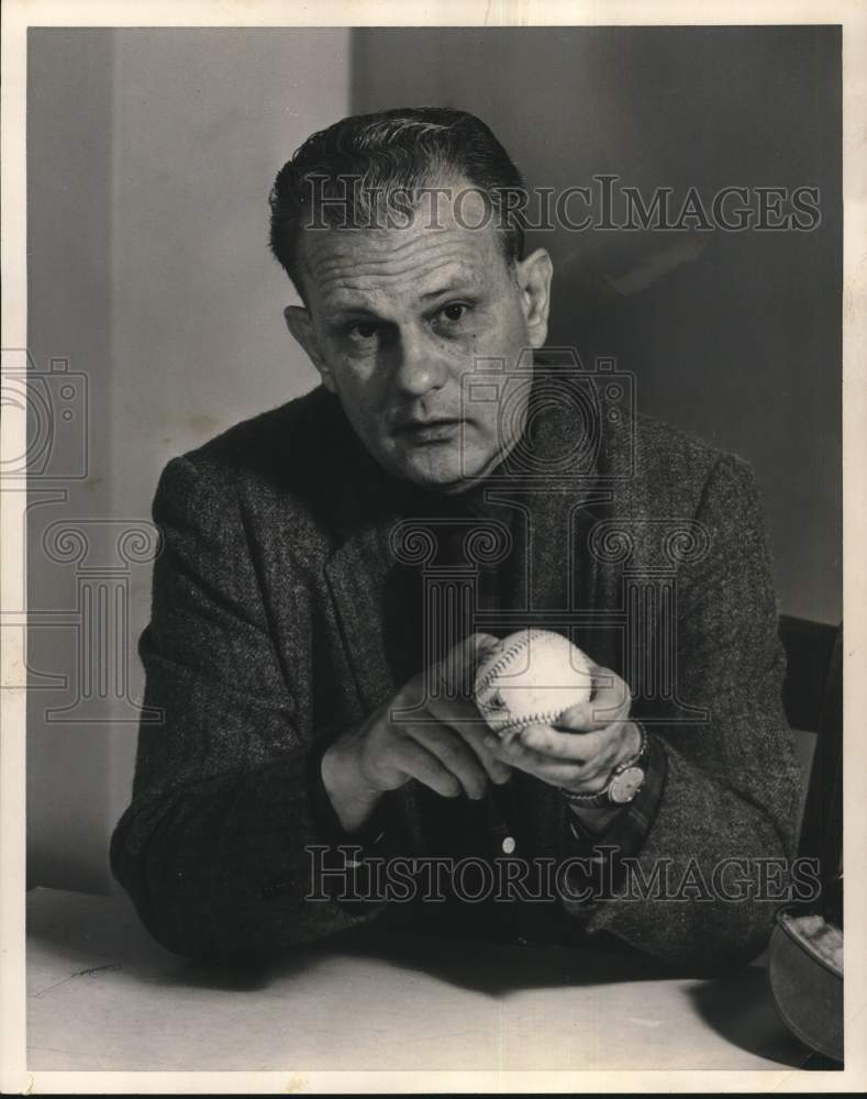 1958 Press Photo George Kirksey, Clark, Kirksey and Co. partner, with baseball- Historic Images