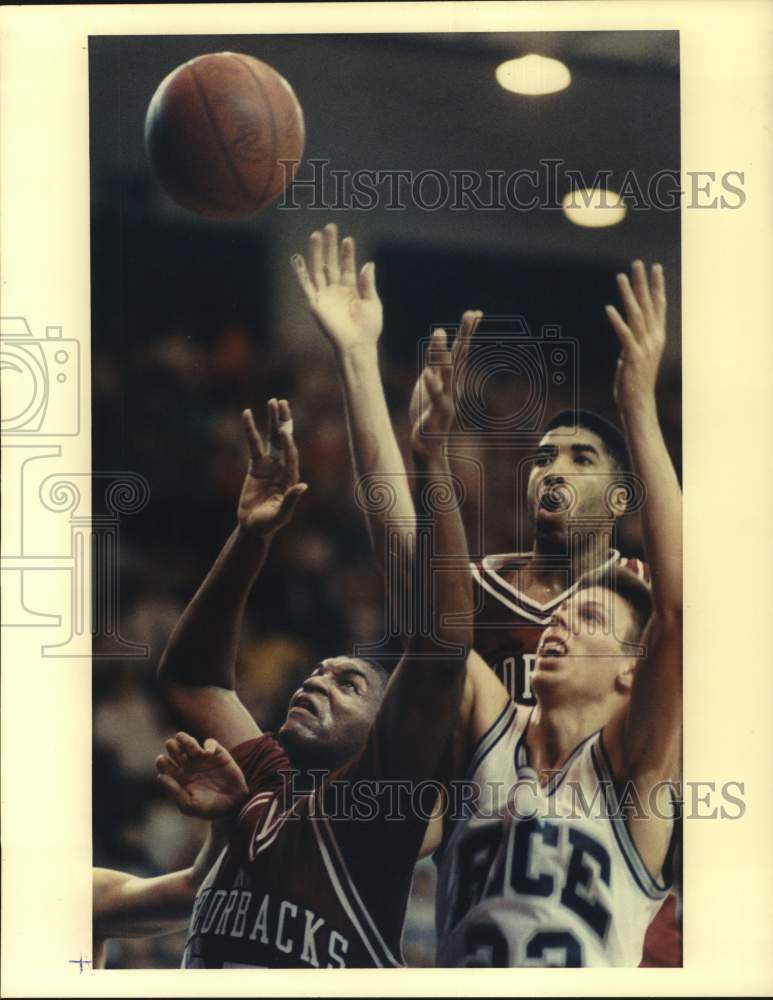 1990 Press Photo Arkansas and Rice play men&#39;s college basketball - hps21514- Historic Images