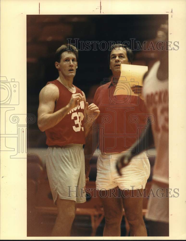 1990 Press Photo Houston Rockets player Dave Jamerson, assistant Carol Dawson- Historic Images