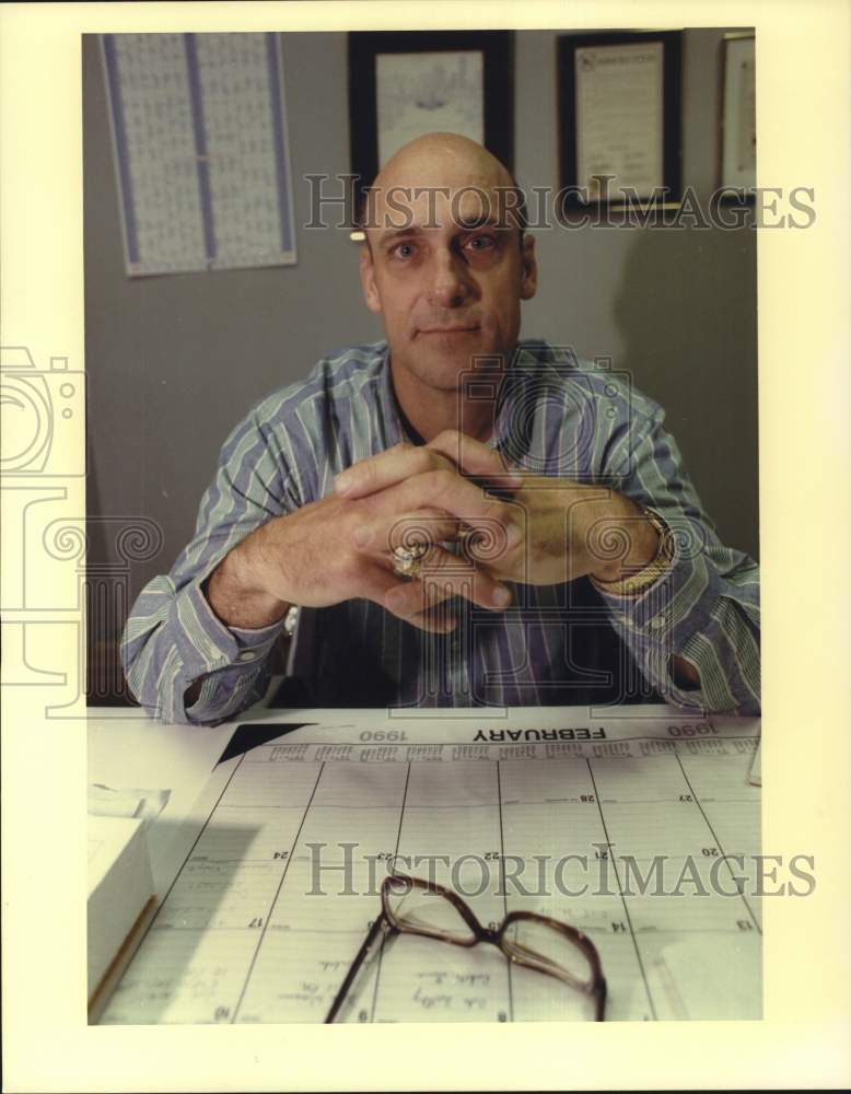 1990 Press Photo Houston Astros Baseball Manager Art Howe in Astrodome Clubhouse- Historic Images