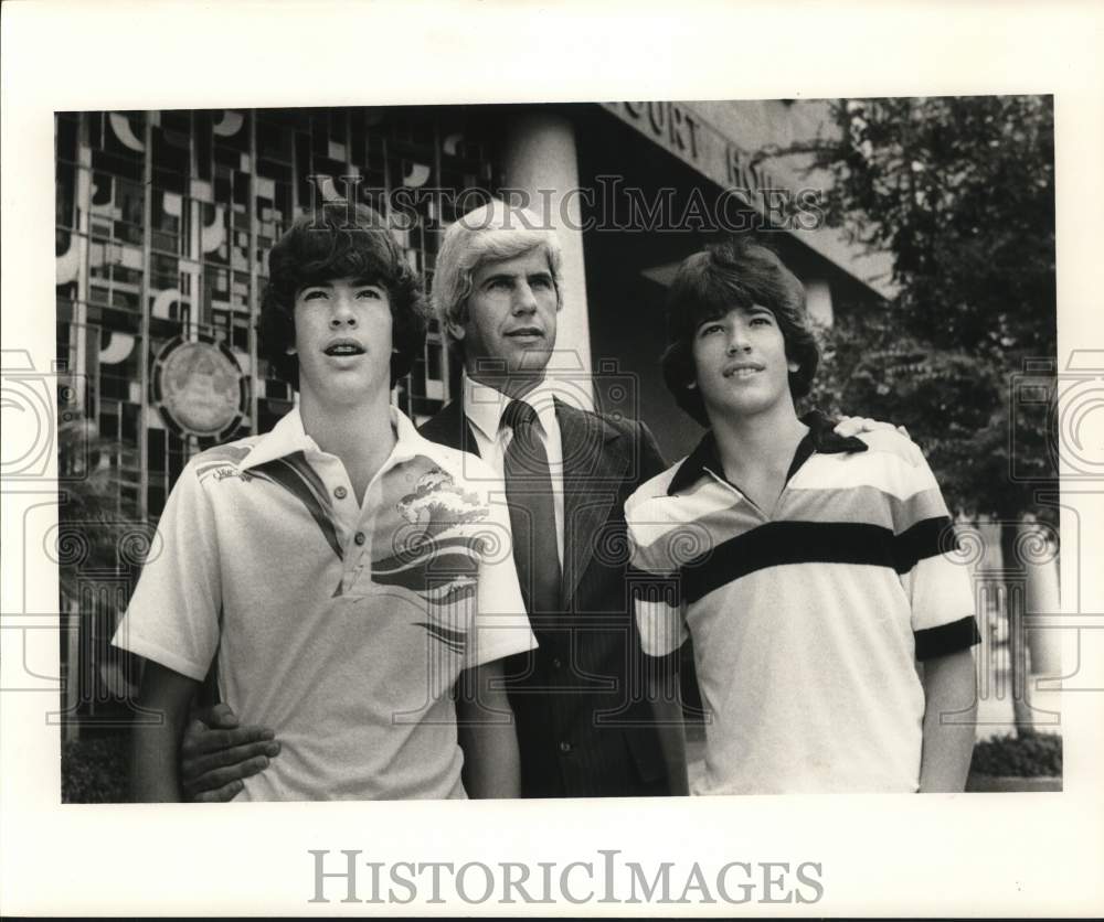 1979 Press Photo Houston Rockets basketball coach Del Harris and sons- Historic Images