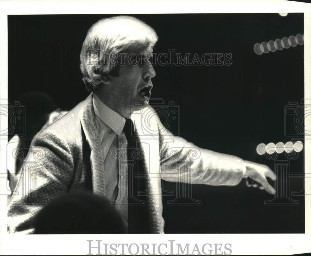 1980 Press Photo Houston Rockets Basketball Coach Del Harris Yells Instructions- Historic Images