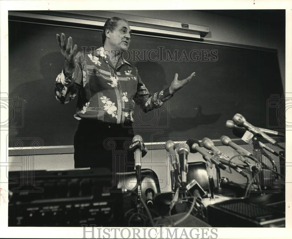 1983 Press Photo University of Houston basketball coach Guy Lewis - hps22246- Historic Images