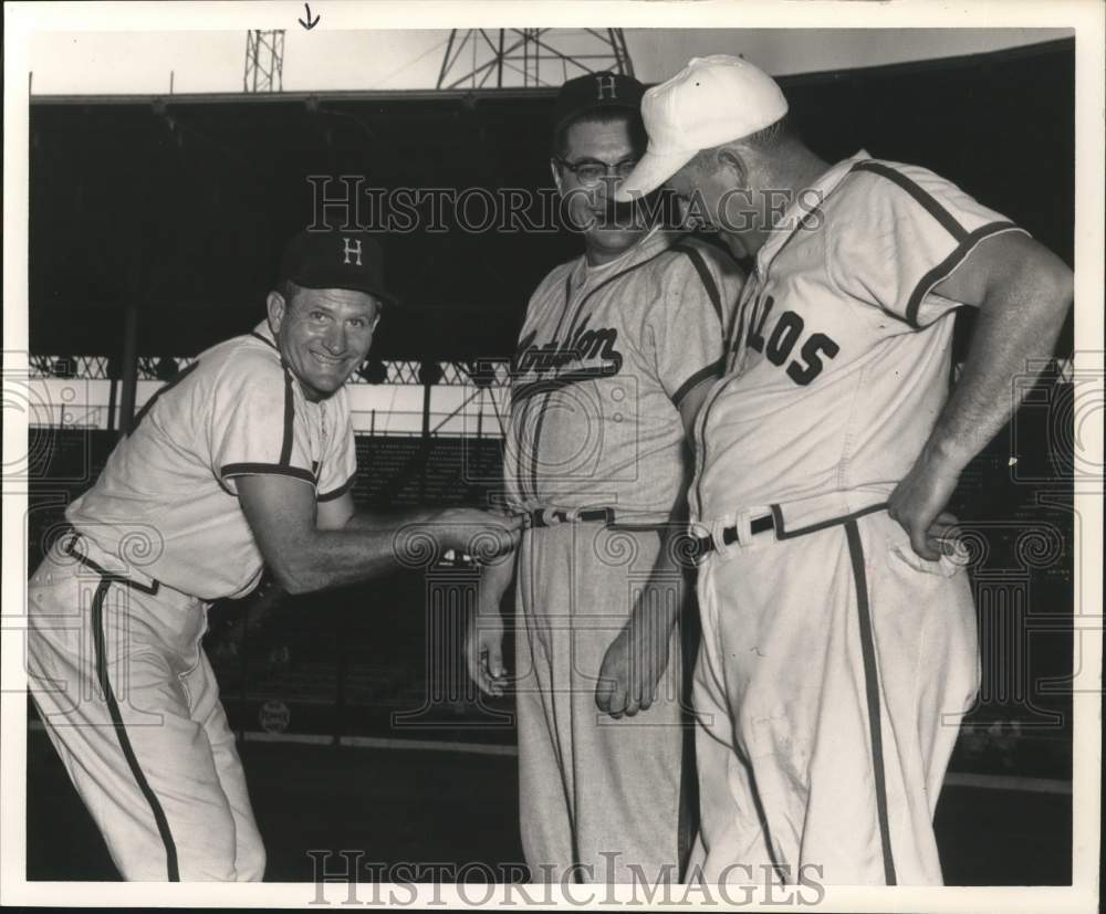 Press Photo Baseball figure Hal Epps and companions - hps22702- Historic Images