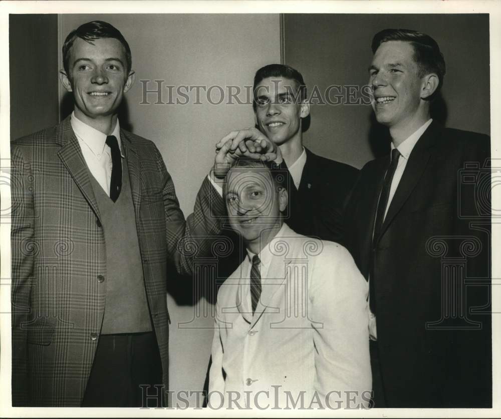 1986 Press Photo Rice University men's basketball coach and three recruits- Historic Images