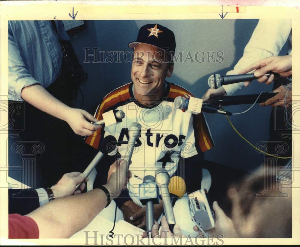 1989 Press Photo Houston Astros manager Art Howe after his first victory- Historic Images