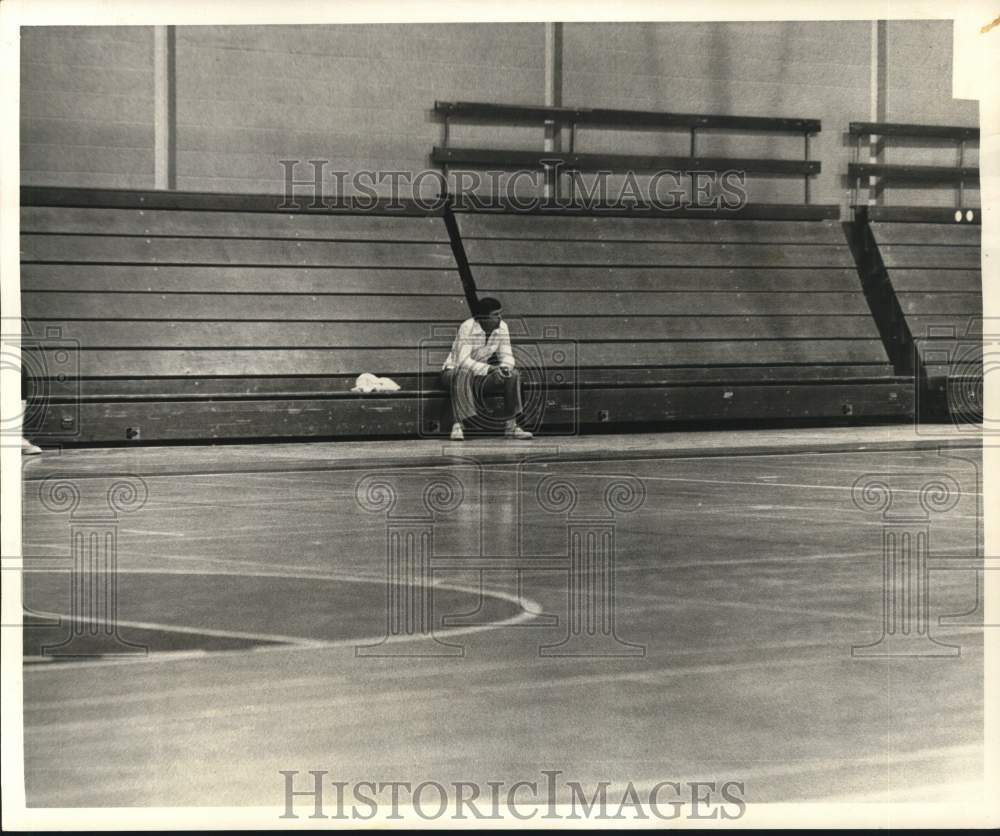 1975 Press Photo Houston Rockets Basketball Coach John Egan Sits in Empty Gym- Historic Images