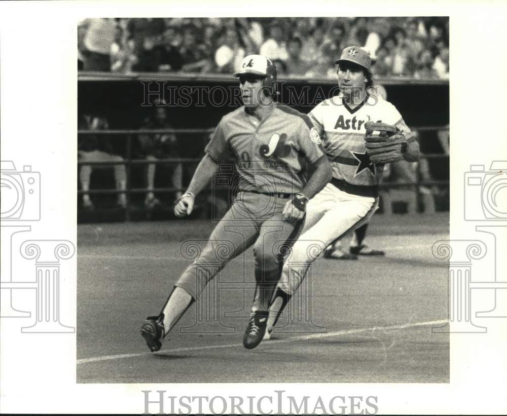 1982 Press Photo Houston Astro Ray Knight Runs Down Montreal Expo Tim Wallach- Historic Images