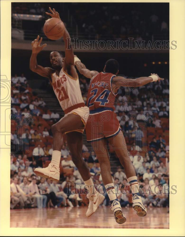 1988 Press Photo Houston Rocket Basketball Player Eric Floyd &amp; Jeff Malone- Historic Images