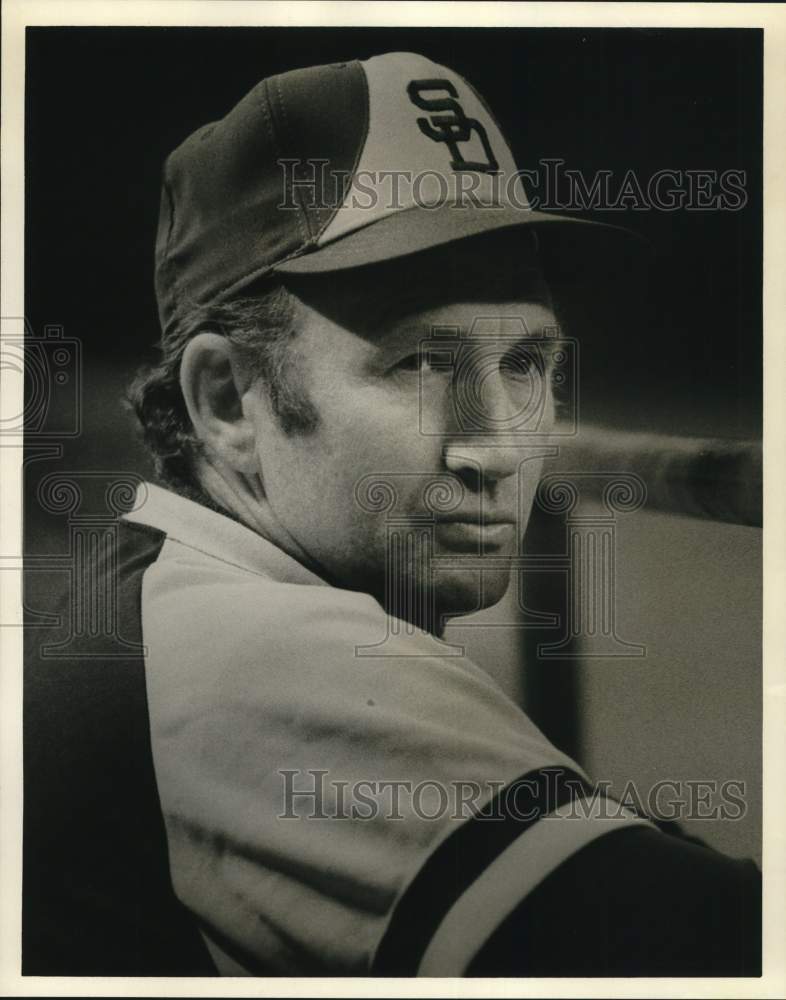 1977 Press Photo Al Dark Watches Houston Astros &amp; New York Mets in Baseball Game- Historic Images