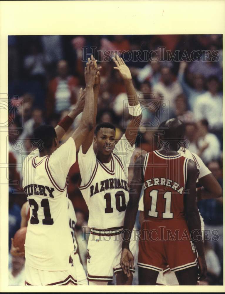 1990 Press Photo Arkansas and Houston play SWC Tournament basketball - hps23771- Historic Images