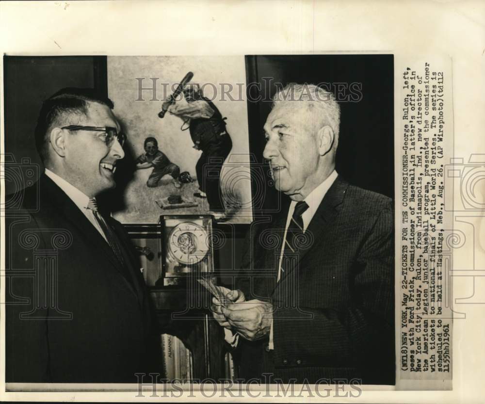 1961 Press Photo George Rulon and baseball commissioner Ford Frick in New York- Historic Images