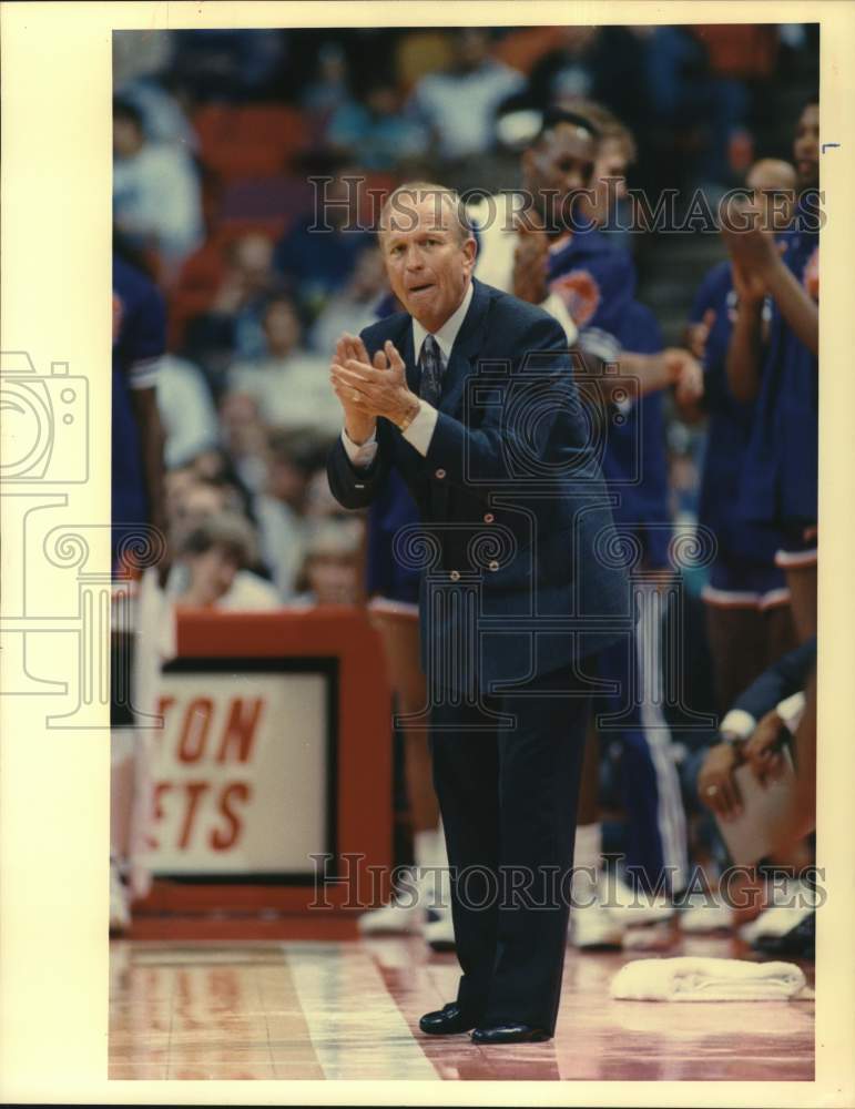 1989 Press Photo Basketball Coach Cotton Fitzsimmons Claps on Sideline- Historic Images