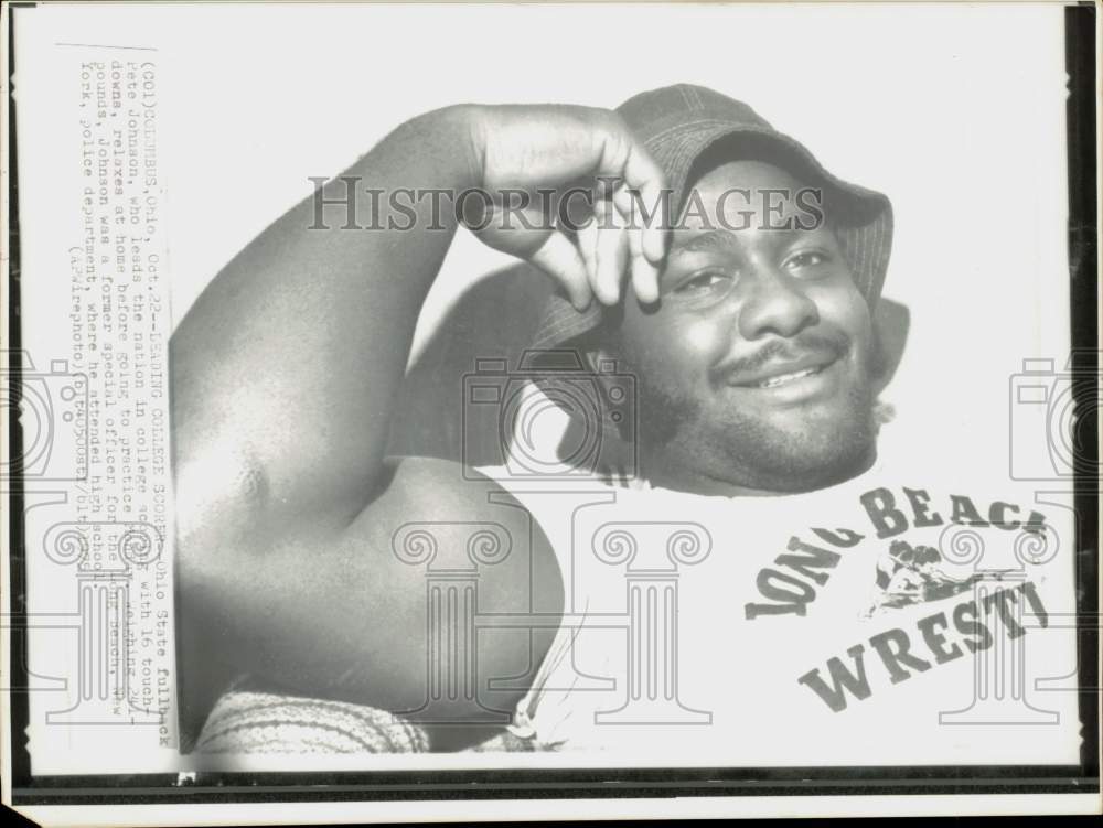 1975 Press Photo Ohio State fullback Pete Johnson relaxes at home in Columbus.- Historic Images