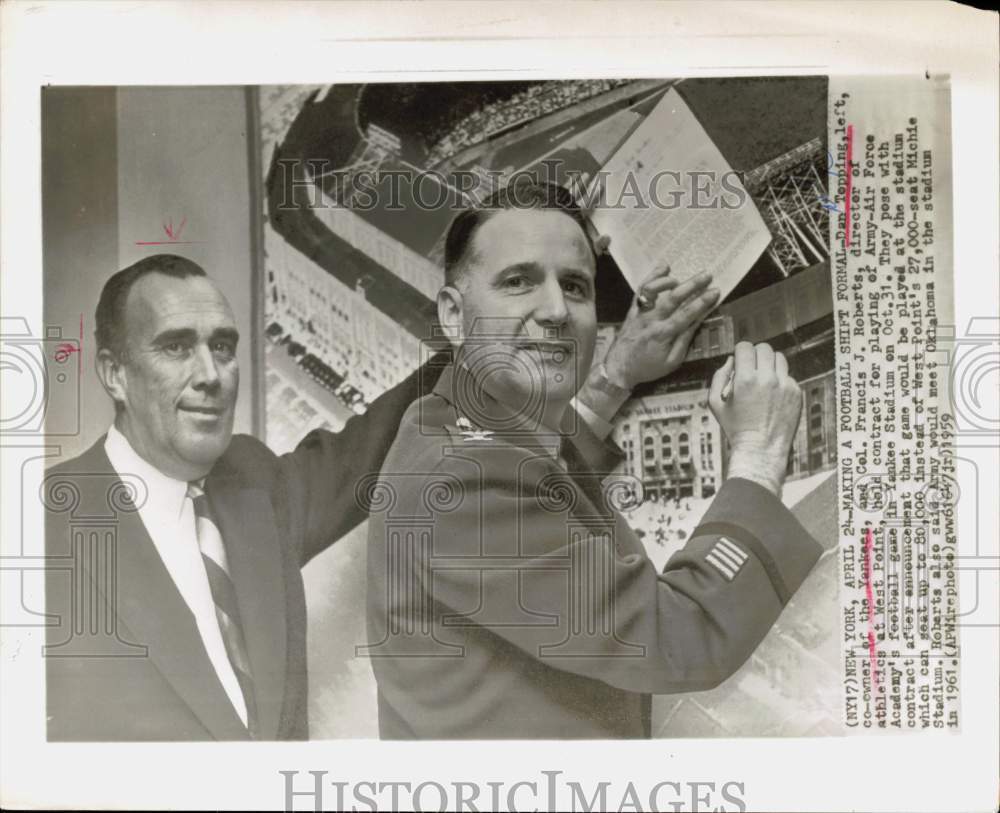 1959 Press Photo Dan Topping and Francis Roberts sign contract in New York.- Historic Images