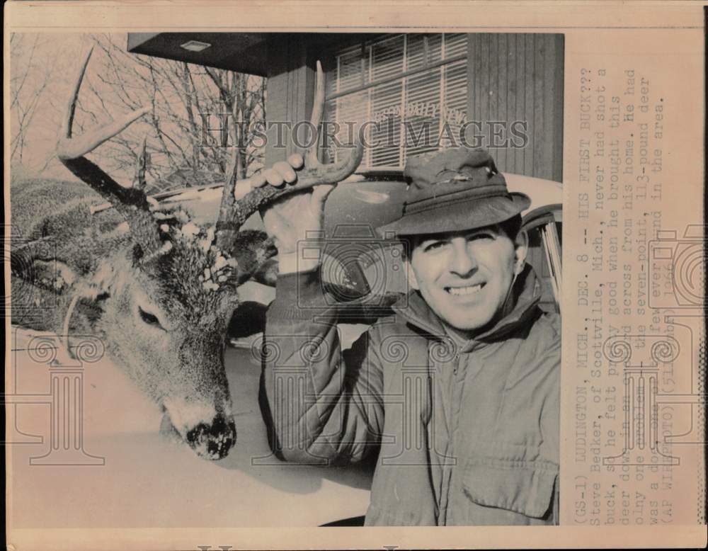 1966 Press Photo Steve Bedker shows deer he shot near his Ludington, MI home.- Historic Images