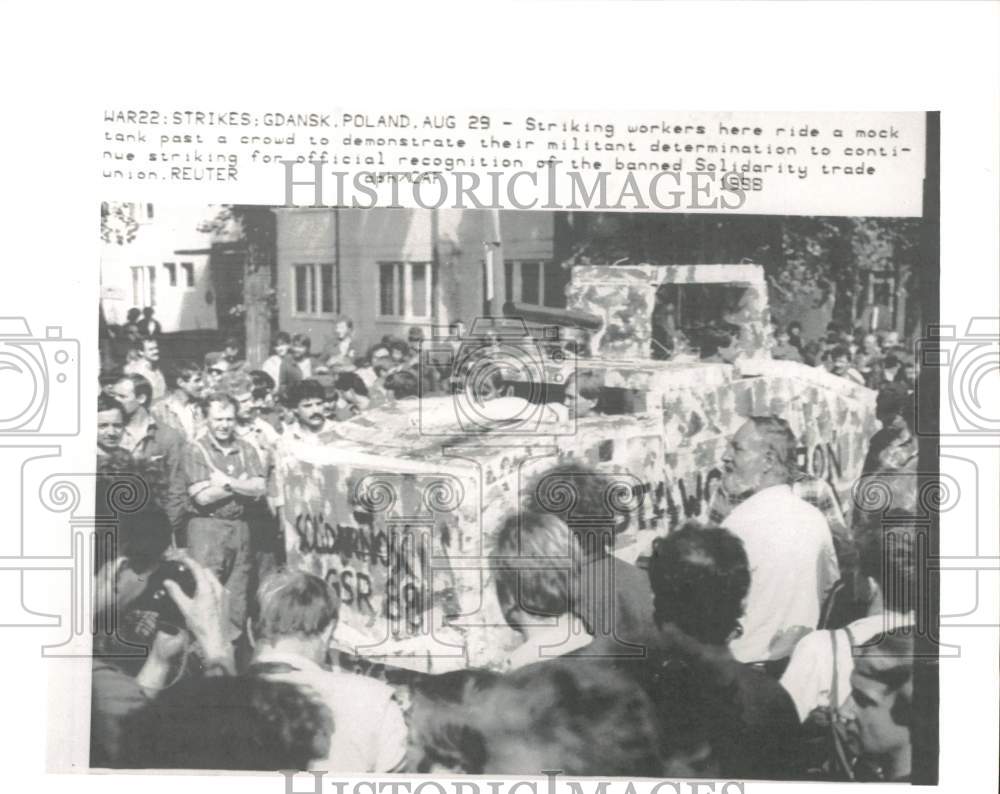 1988 Press Photo Striking workers ride mock tank past crowd in Gdansk, Poland- Historic Images