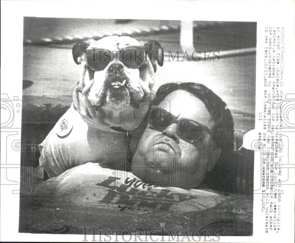 1986 Press Photo John Bisciglia with his bulldog pose at contest in Chicago- Historic Images