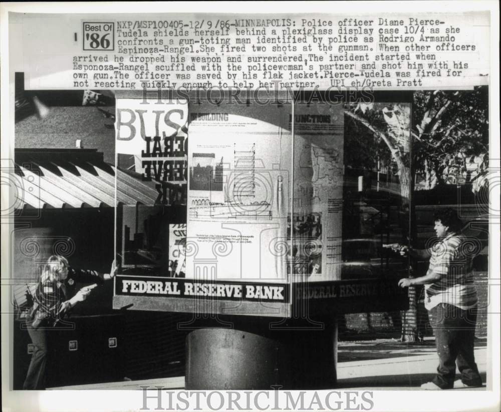 1986 Press Photo Policewoman Diane Pierce-Tudela shields herself in Minneapolis