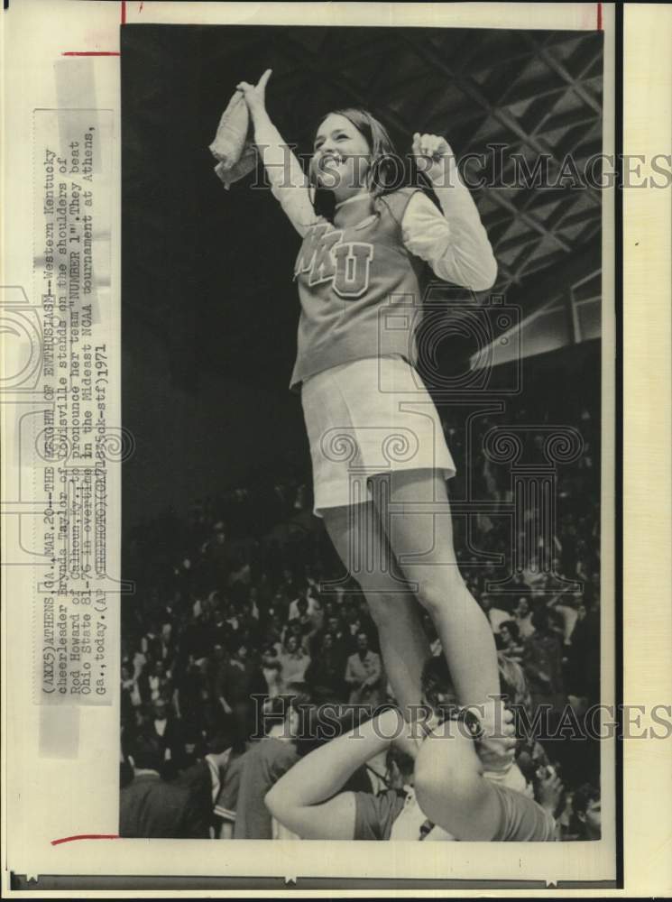 1971 Press Photo Cheerleader Brynda Taylor yells at game in Athens, Georgia- Historic Images