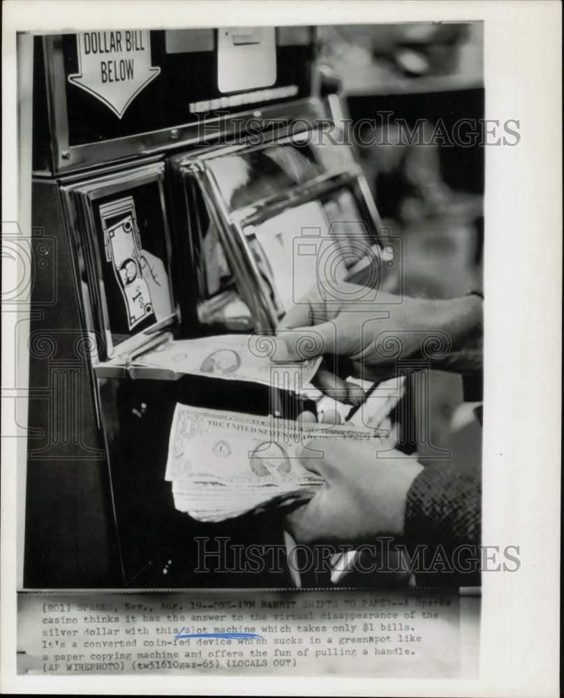 1965 Press Photo Sparks, Nevada&#39;s one-arm bandit that takes $1 bills.- Historic Images