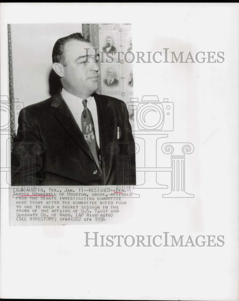 1956 Press Photo Texas State Senator Searcy Bracewell announces resignation.- Historic Images