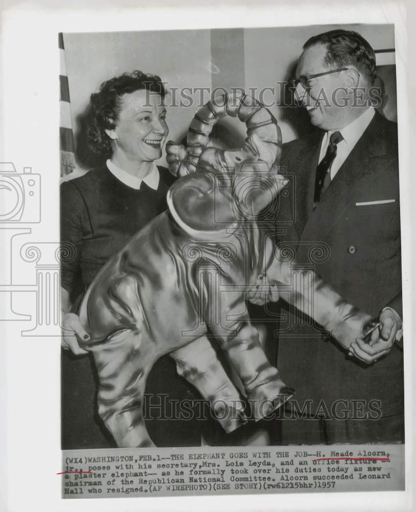 1957 Press Photo H. Meade Alcorn, Jr. and Lois Leyda at Washington office- Historic Images