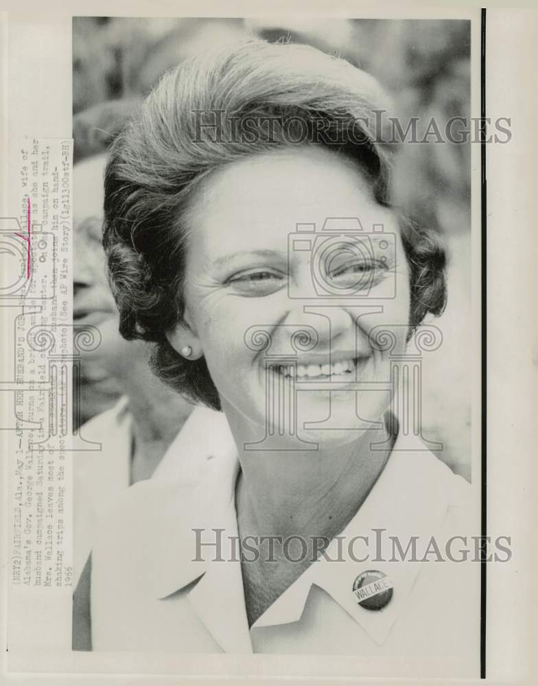 1966 Press Photo Mrs. Lurleen Wallace smiles during Fairfield campaign activity- Historic Images