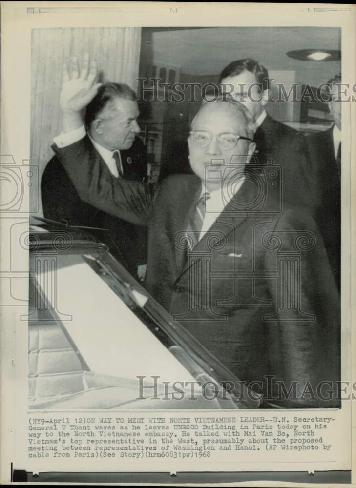 1968 Press Photo Secretary General U Thant waves from UNESCO Building in Paris.- Historic Images