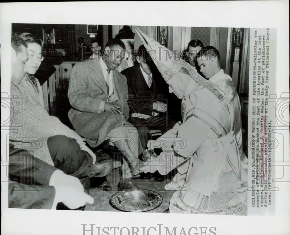 1956 Press Photo Archbishop Cushing washes parishioners&#39; feet at Holy Cross- Historic Images