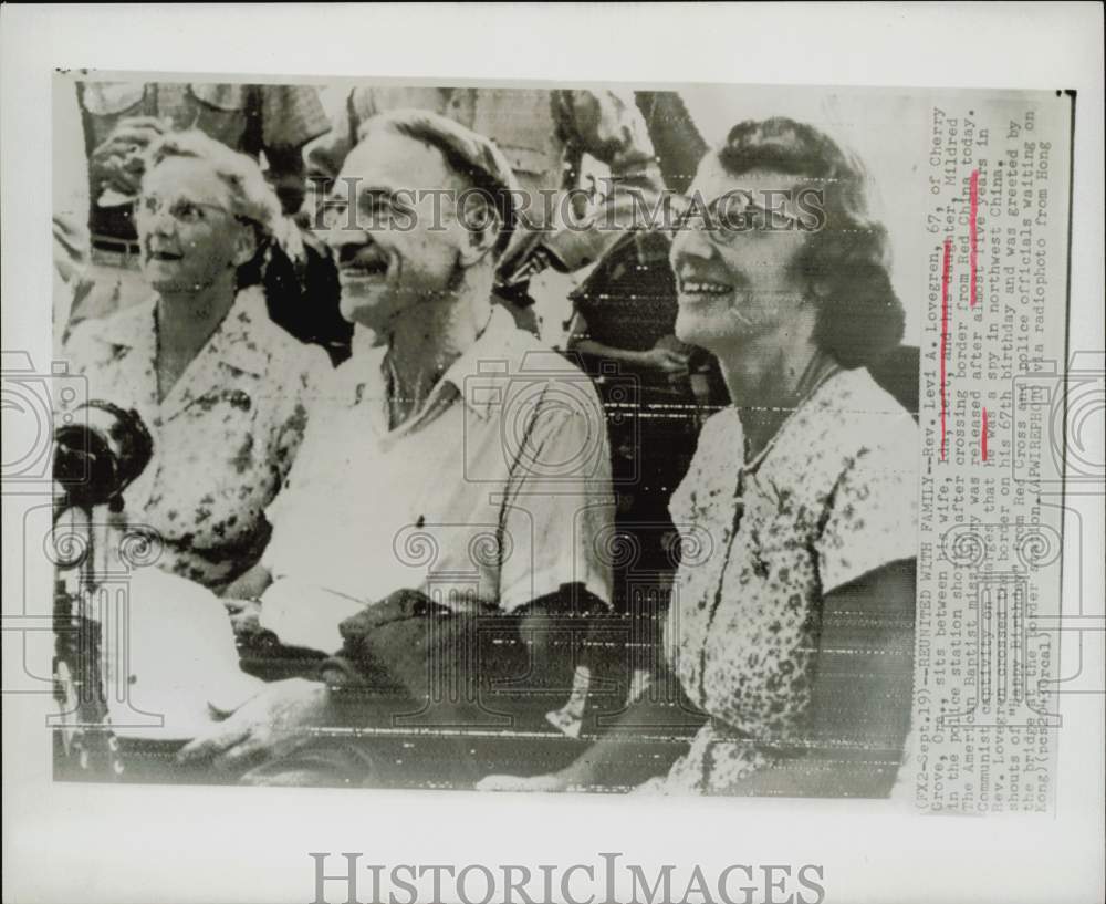 1955 Press Photo Levi Lovegren with family after release from Red China.- Historic Images