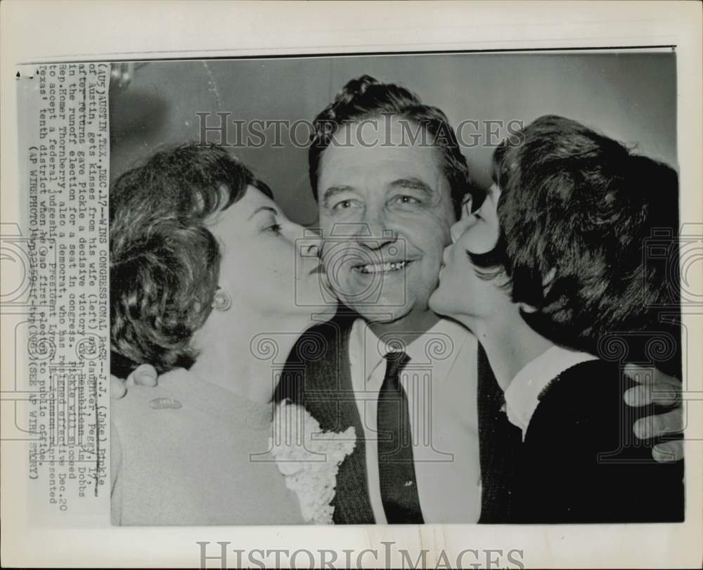 1963 Press Photo J.J. Pickle kissed by wife and daughter after Austin election.- Historic Images