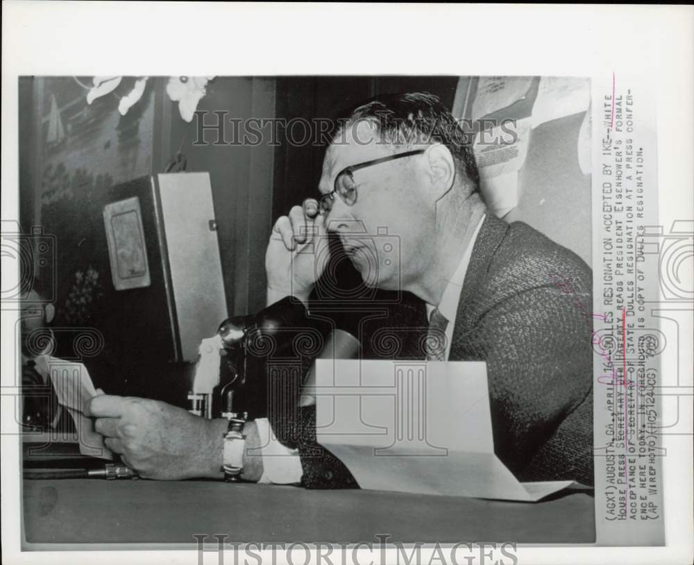 1959 Press Photo James Hagerty announces Dulles resignation at press conference- Historic Images