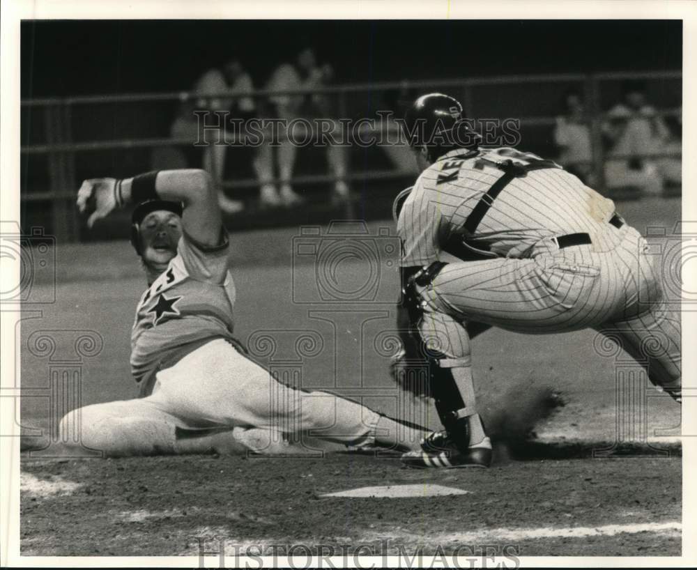 1985 Press Photo Mark Bailey tagged out by Catcher Terry Kennedy in Baseball- Historic Images