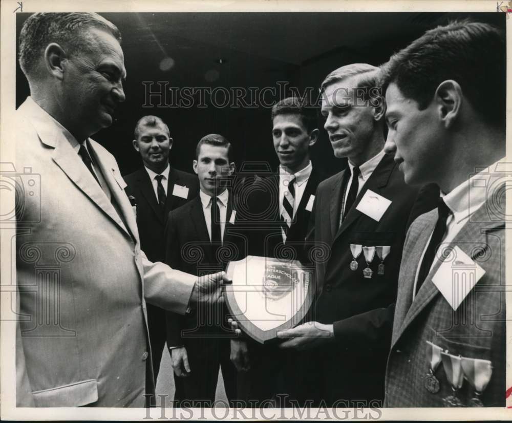 1964 Press Photo Relay Team awarded by School Board President Joe Kelly Butler- Historic Images