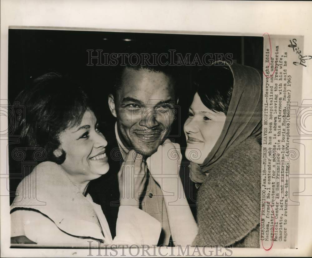 1963 Press Photo Heavyweight Boxer Eddie Machen with wife and Sister-in-Law- Historic Images